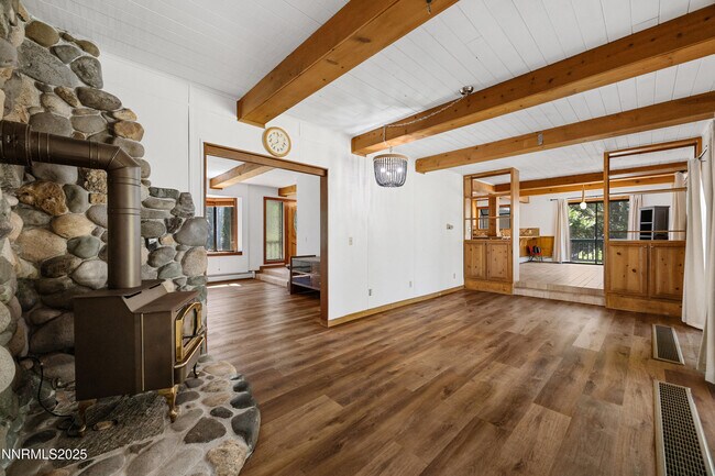 Building Photo - 445 Country Club Dr