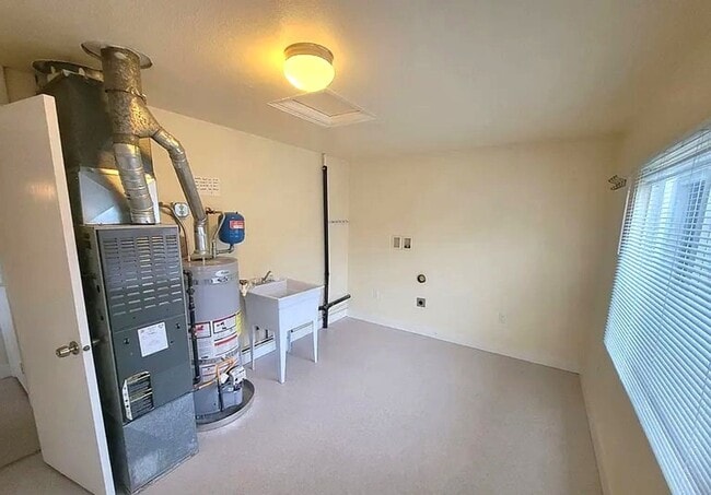 Building Photo - APPLICATION PENDING - Adorable 2bed/1bath ...