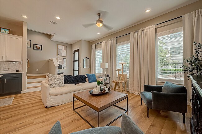 Building Photo - 909-A W 35th St