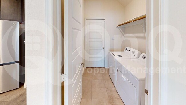Building Photo - 402 Cliffmere Dr