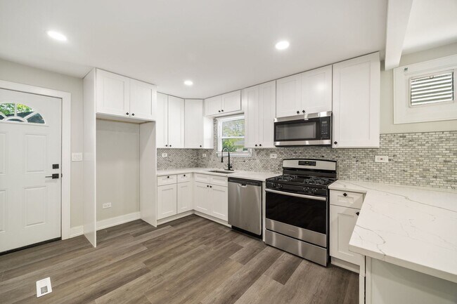 Building Photo - 16752 Artesian Ave