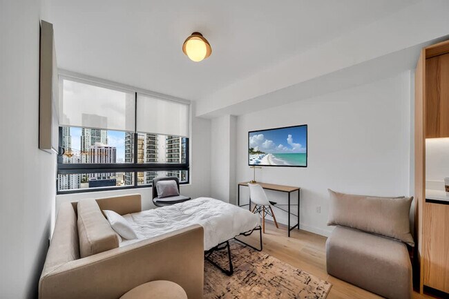 Building Photo - 225 N Miami Ave