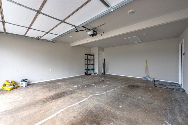 Building Photo - 103 W Gillian Ave