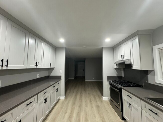 Building Photo - 6476 Orizaba Ave