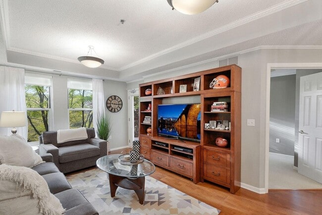 Building Photo - 645 N 1st St