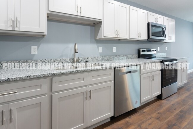 Building Photo - 360 Main St