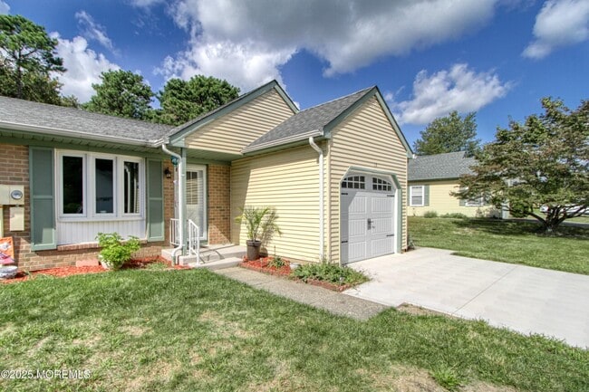 Building Photo - 12 Birchwood Dr
