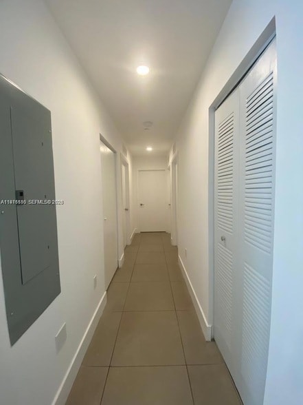 Building Photo - 2561 NE 193rd St