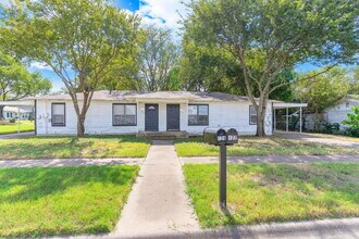 Building Photo - Cozy 2 Bedroom 1 Bath Duplex in Cleburne T...