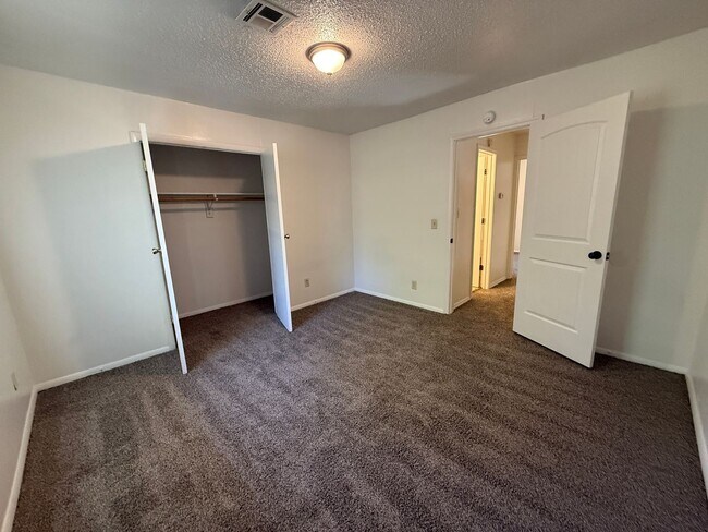 Building Photo - 4313 S Maplewood Ave