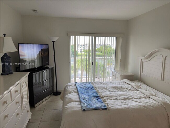 Building Photo - 7765 SW 86th St