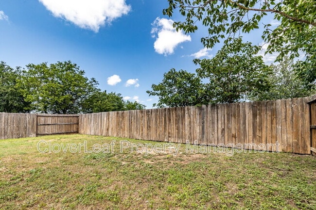 Building Photo - 8003 Oxbow Way