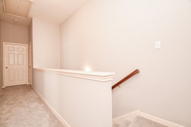 Building Photo - 1813 Gillette St