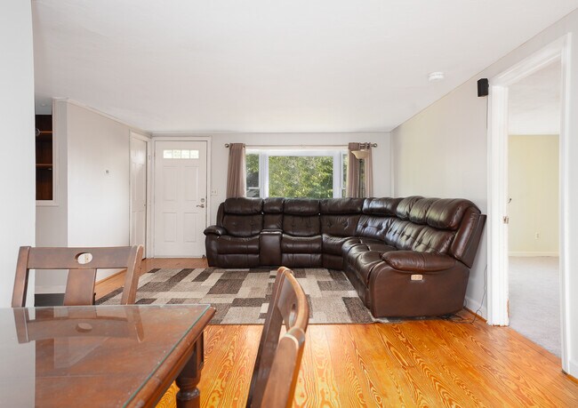 Building Photo - 30 Florence St