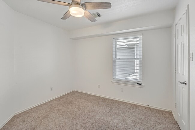 Building Photo - 209 Summerhaze Cir