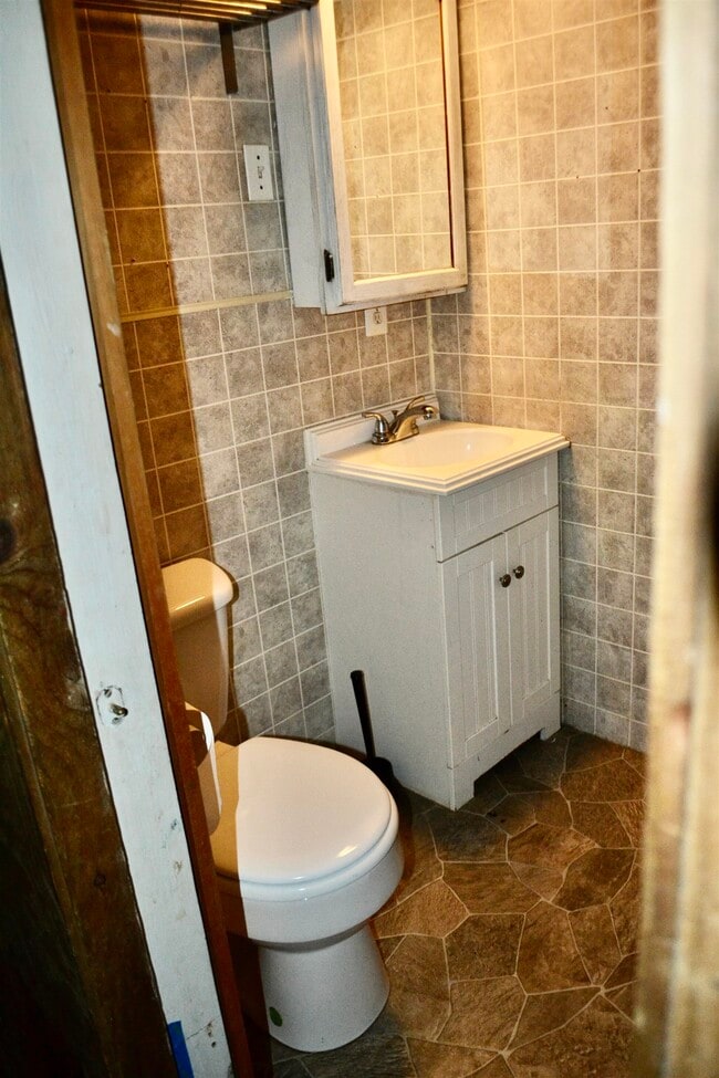 Building Photo - 224 E Main St