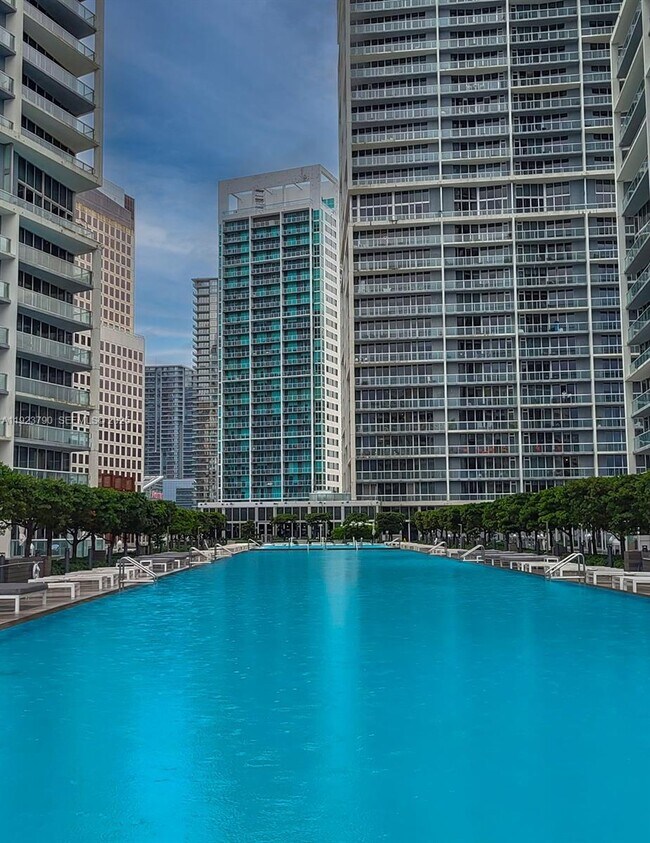 Building Photo - 465 Brickell Ave