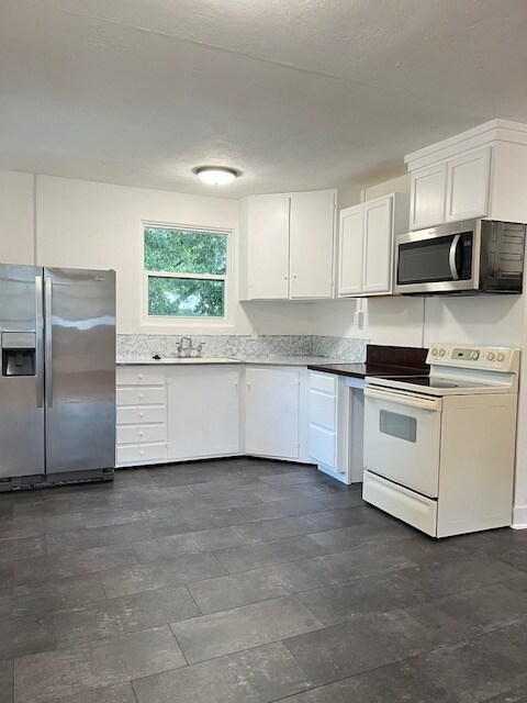 Building Photo - 330 S Woodland Blvd
