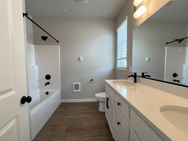 Building Photo - Luxury Living with Granite Counters & Stai...