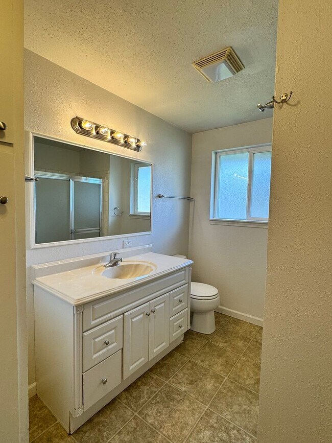 Building Photo - n5404