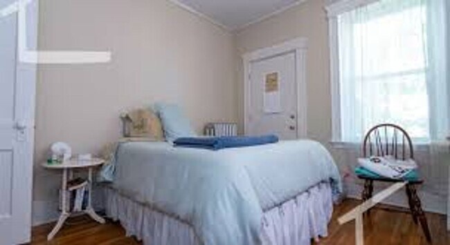 Building Photo - Brookline 3 Bed – Heat & Hot Water Included – 9/1 Move-In