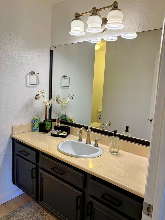 Building Photo - 850 State St