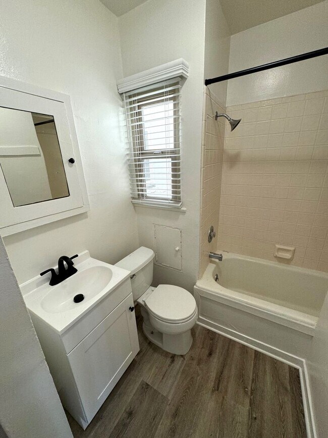 Building Photo - Remodeled Pierpont Beach Studio