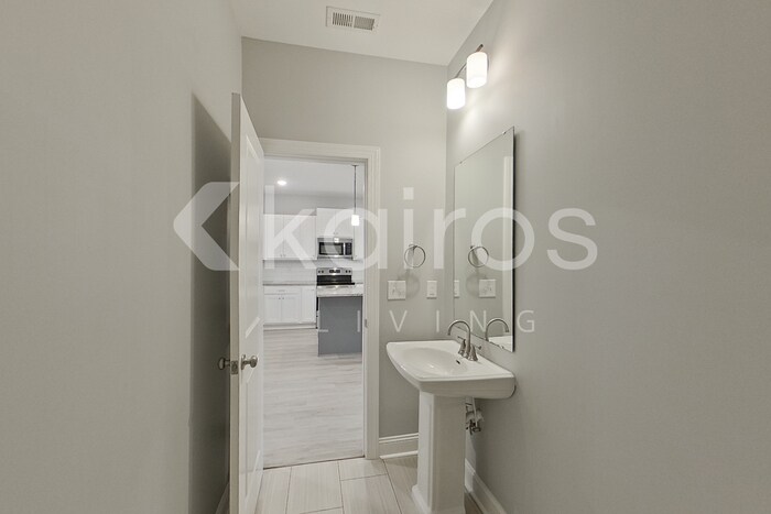 Building Photo - 3713 Oak Leaf Wy