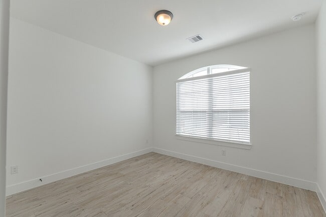 Building Photo - 9721 Roaring River Fls Ln