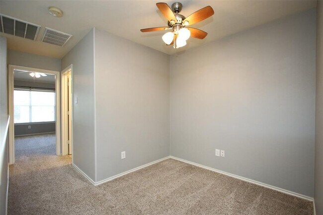 Building Photo - 51 Wickerdale Pl