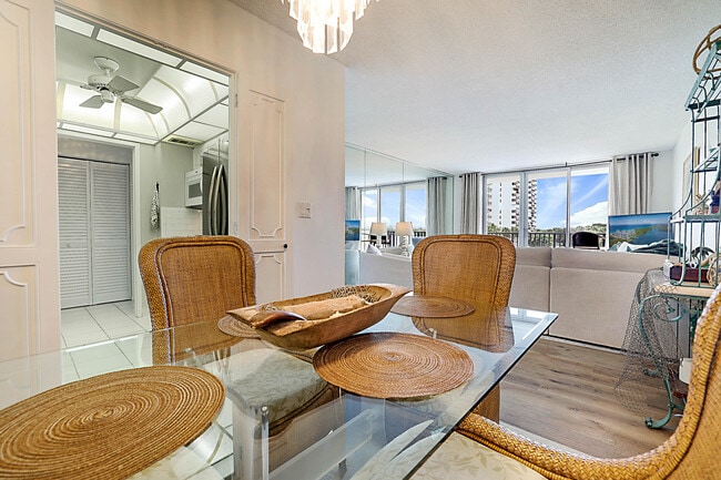 Building Photo - 2121 N Ocean Blvd