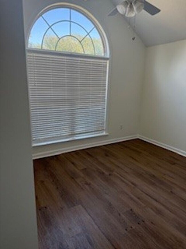 Building Photo - 534 Cobblestone Cir