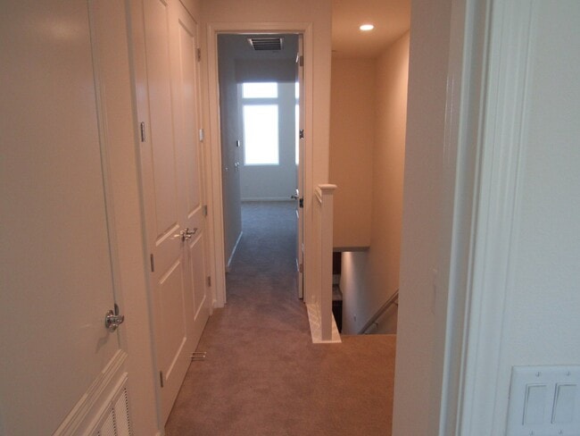 Building Photo - Stunning 3 Bed/3.5 Bath Townhome Walking Distance to BART