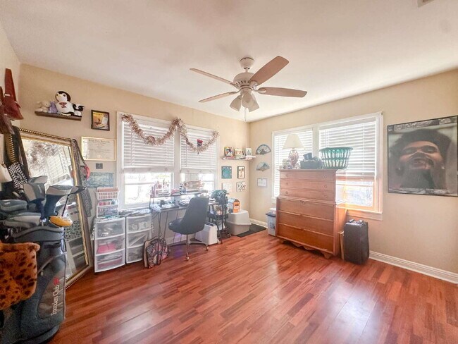 Building Photo - Charming 2-bedroom, 1-bath Home in a Central Location!