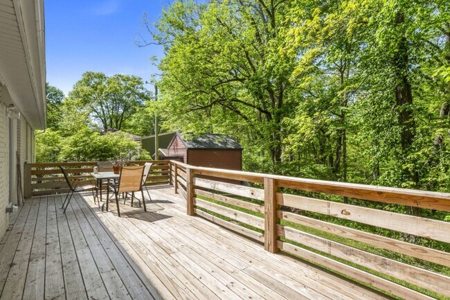 Building Photo - 3 Bedroom Furnished in Oldham County