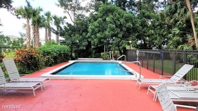 Building Photo - 3 br, 2 bath House - 1101 Crystal Lake Dr ...