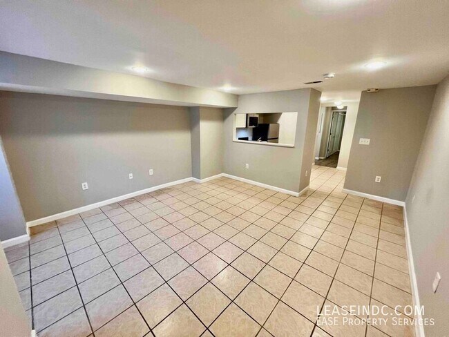 Building Photo - 1016 11th St NE