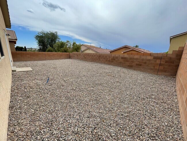 Building Photo - 2204 Delfinio Dr SE