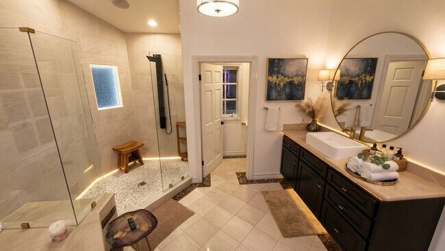 Building Photo - 1423 Floresta Pl