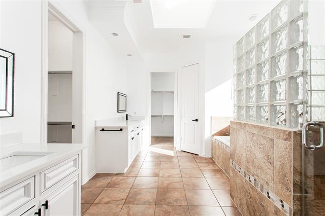 Building Photo - 2000 Le Mans Dr