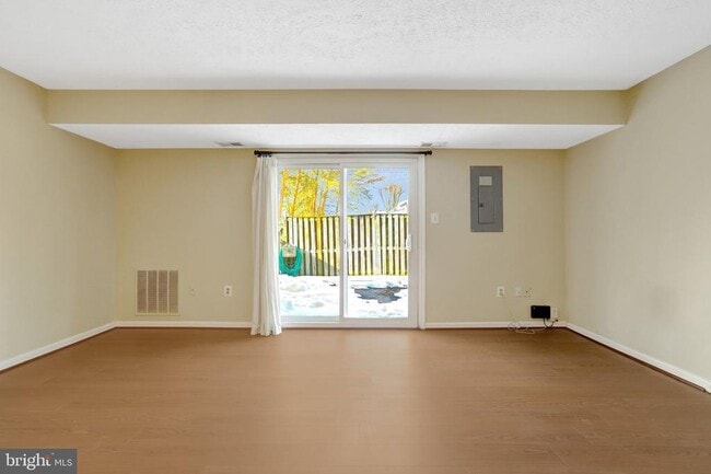 Building Photo - 5759 Independence Cir