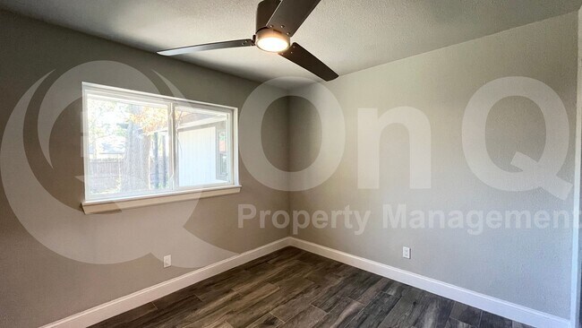 Building Photo - 1520 Armstrong Dr