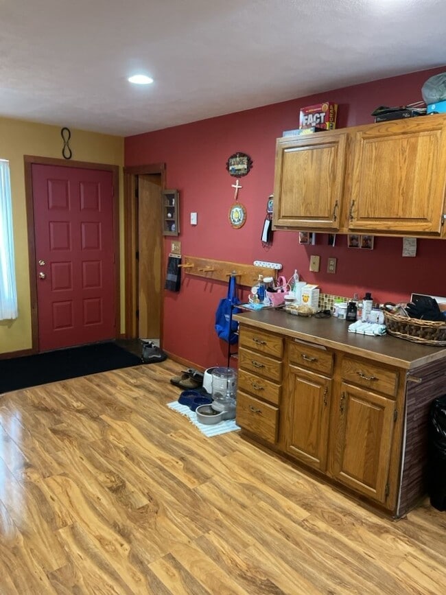 Building Photo - Woodworks Townhomes--Large 2 Bedroom/2Bath Unit on the Bus Route