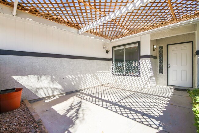 Building Photo - 5086 Cartaro Dr