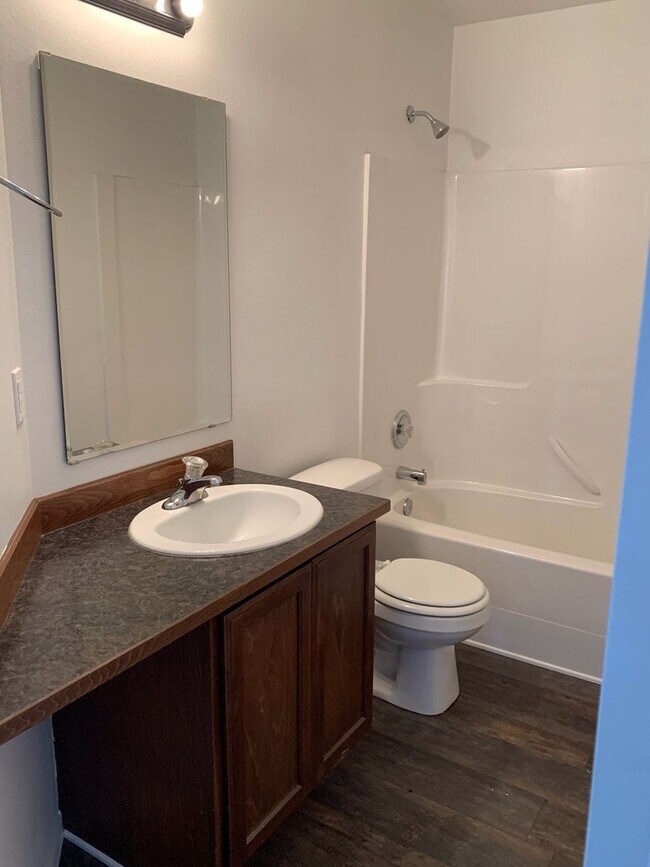 Building Photo - Beautiful 3 bedroom 2 bath home in Post Falls.