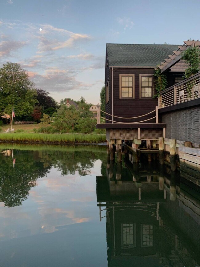 Building Photo - 8 Chequit Ave