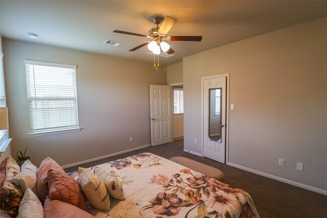 Building Photo - 27035 Badger Way