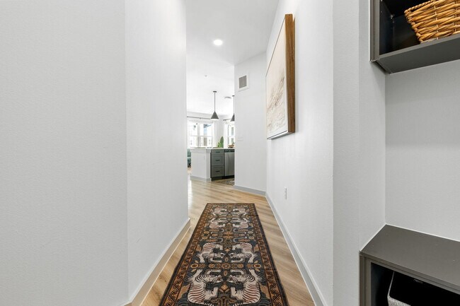 Building Photo - 1301 Leah Ave