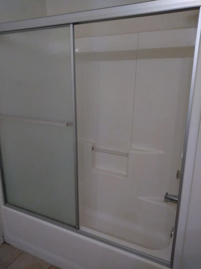 Building Photo - Spacious 2 bedroom in great community