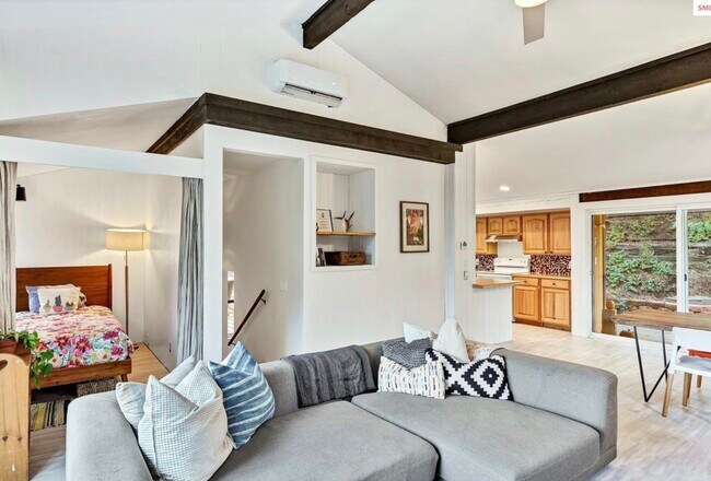 Building Photo - 275 Kelley Creek Rd